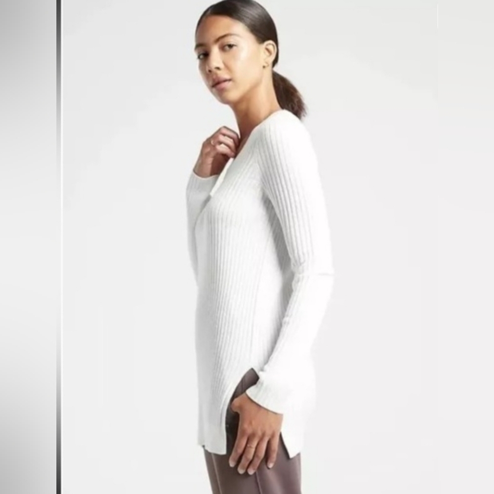 ATHLETA WHITE RIBBED LINCOLN PARK SCOOP NECK LONG LINED SWEATER. SIZE X-LARGE.